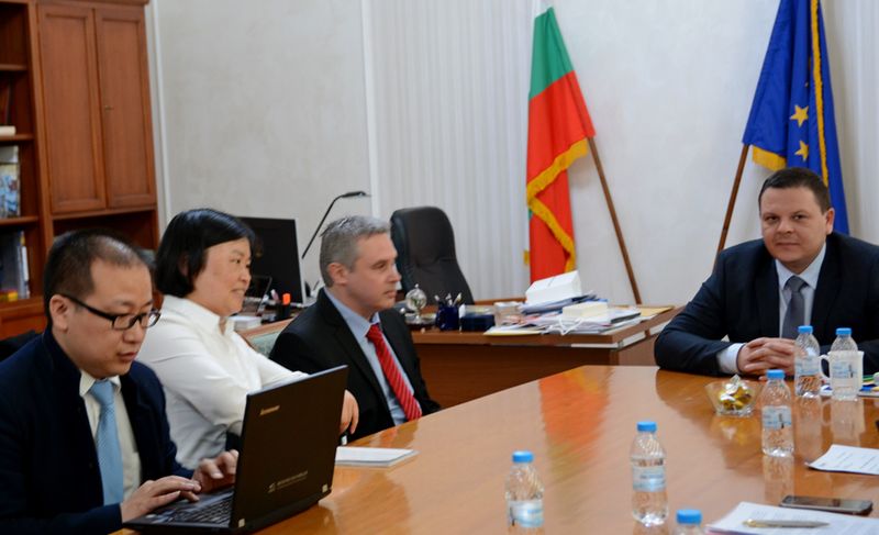 Китайска корпорация инвестира в нов завод за мотрисни влакове в България