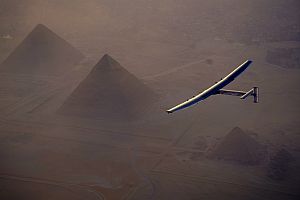 Solar Impulse 2 кацна в Кайро