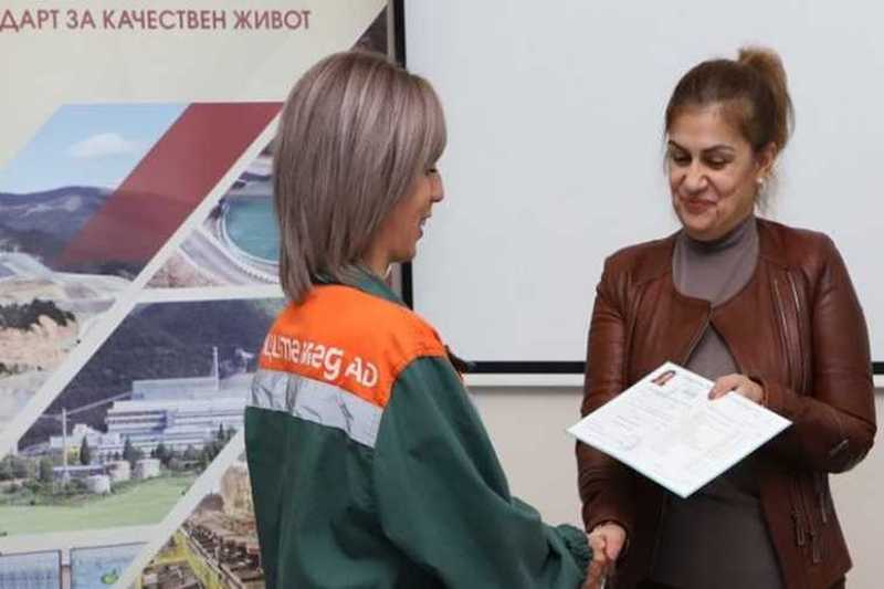 Деветима практиканти започват работа в Елаците-Мед след 9-месечно обучение