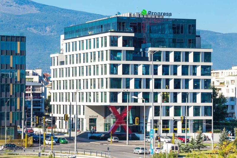 Progress Software централизира управлението на центровете си за данни по света с помощта на Schneider Electric